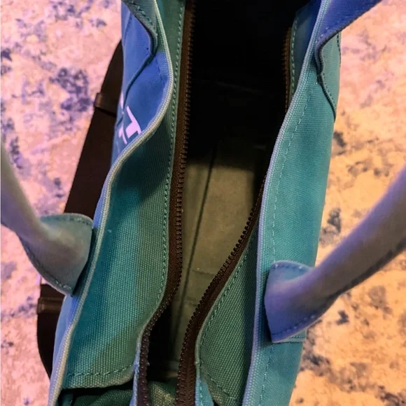 Marc Jacobs Harbor Blue Medium Tote Bag GUC - Picture 10 of 13